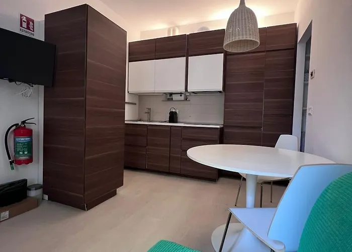 Charme E Comodita A 瓦拉泽